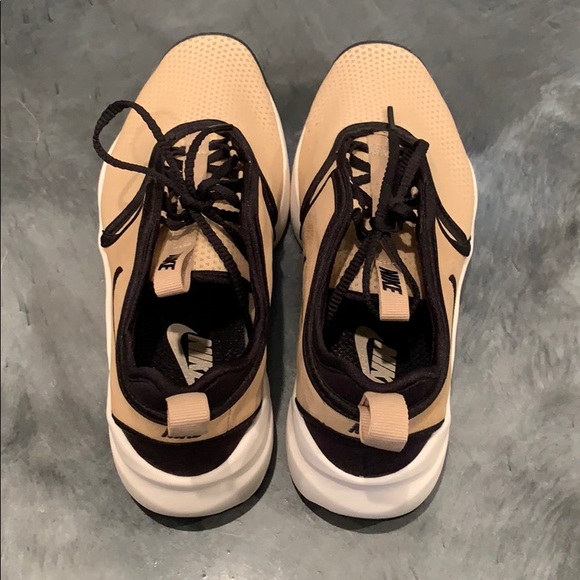 NWOT Nike Tennis Shoes - Picture 3 of 5